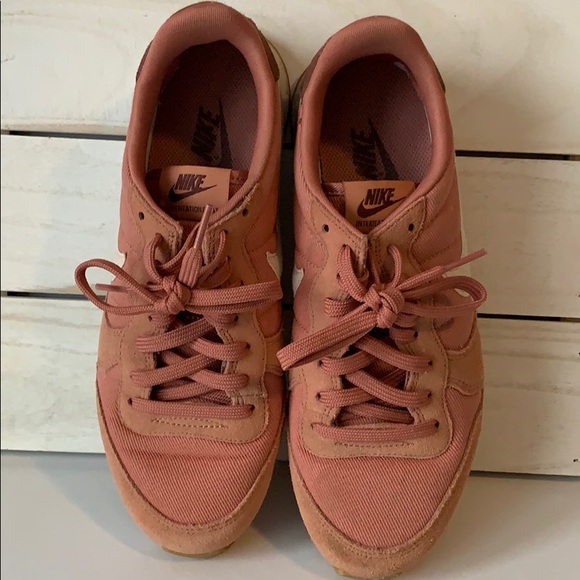 Nike Women's Internationalist 'Terra Blush' Sz 8.5 - Picture 3 of 5